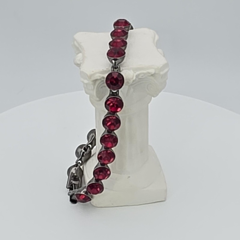 New! GIVENCHY Signed Tennis Bracelet Red SWAROVSKI Crystals Gunmetal Gray 7" - Picture 3 of 13